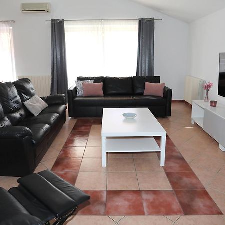 Apartman Debora Sa Privatnim Bazenom Pula Dış mekan fotoğraf