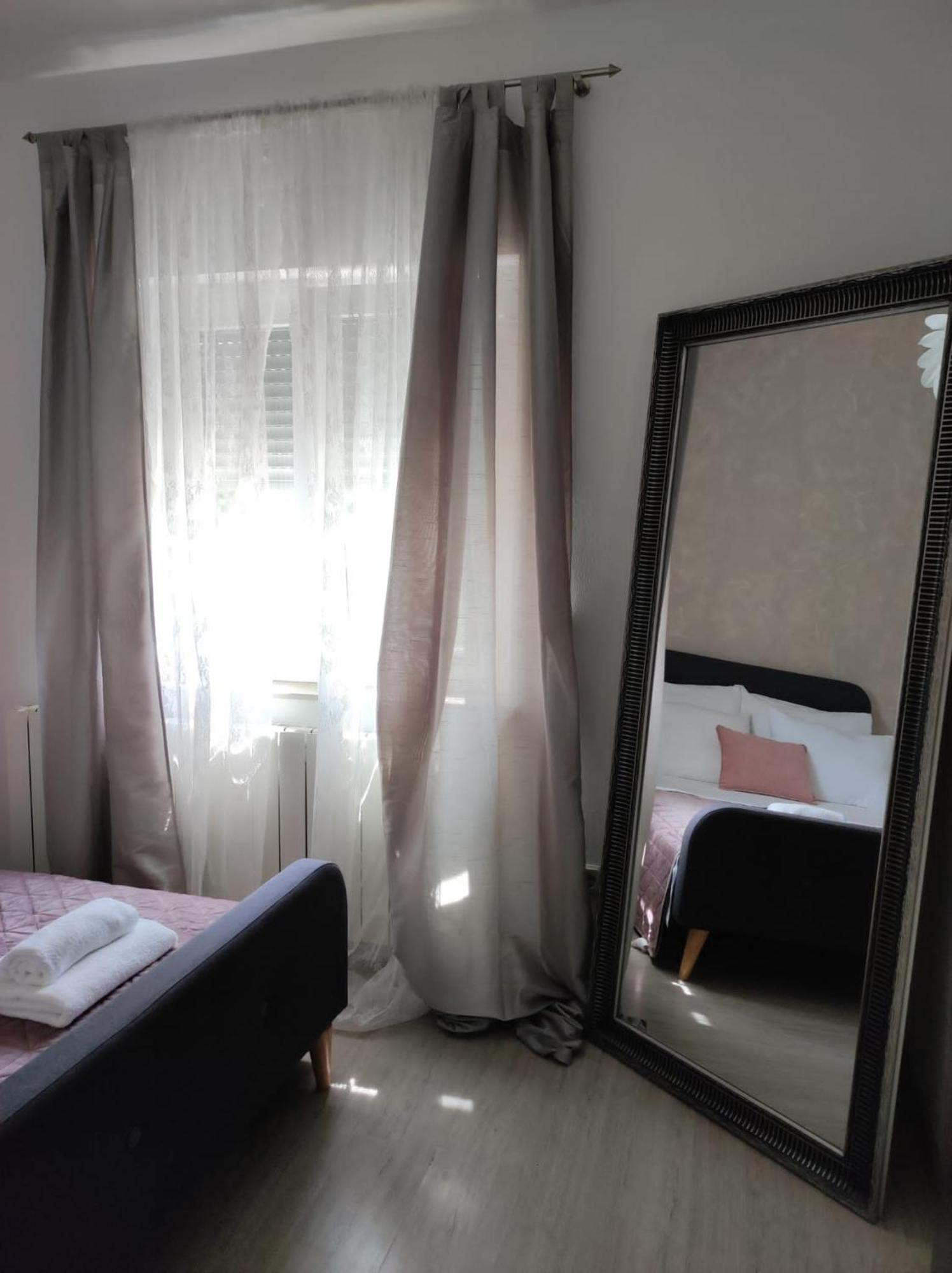 Apartman Debora Sa Privatnim Bazenom Pula Dış mekan fotoğraf
