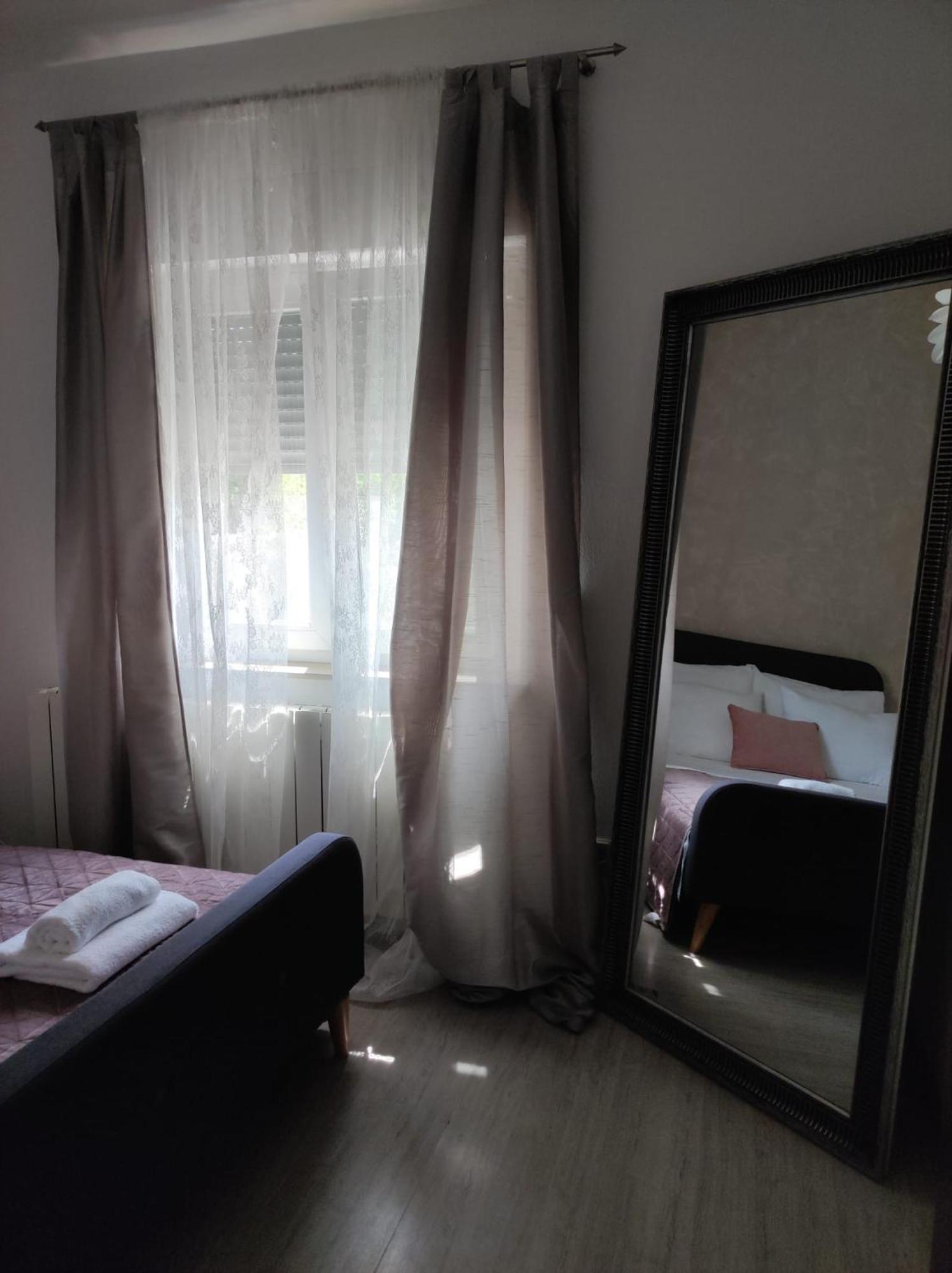 Apartman Debora Sa Privatnim Bazenom Pula Dış mekan fotoğraf