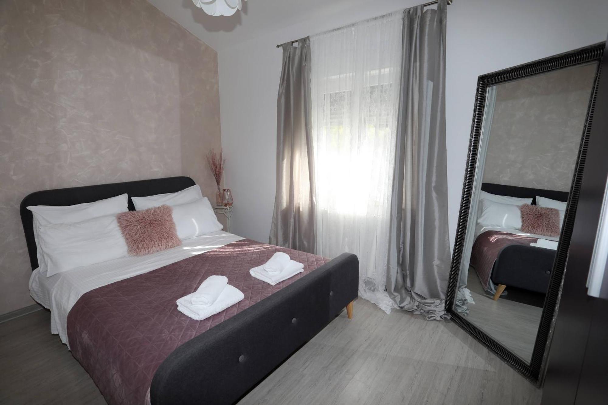 Apartman Debora Sa Privatnim Bazenom Pula Dış mekan fotoğraf