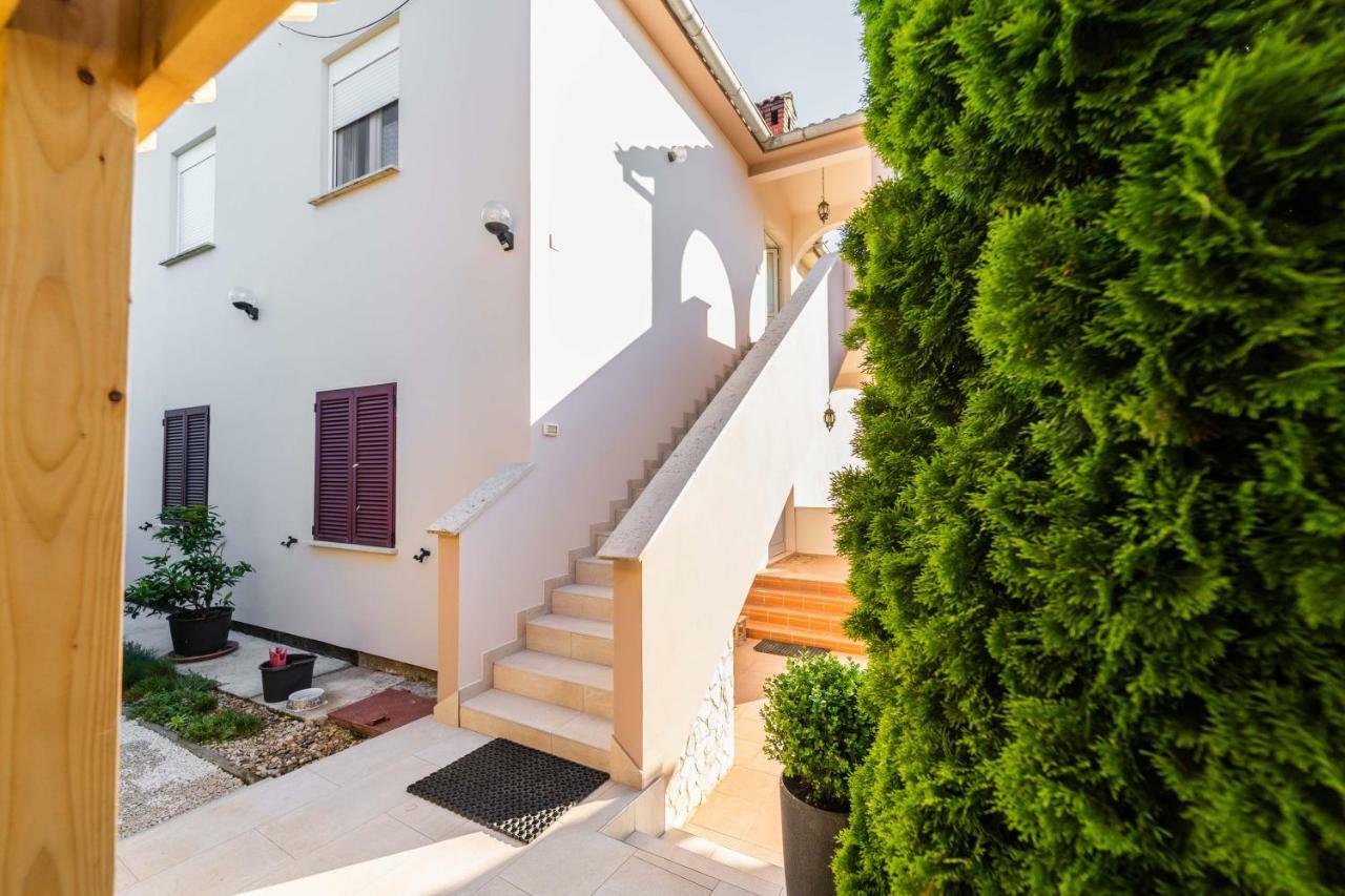 Apartman Debora Sa Privatnim Bazenom Pula Dış mekan fotoğraf