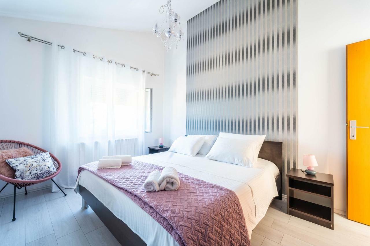 Apartman Debora Sa Privatnim Bazenom Pula Dış mekan fotoğraf