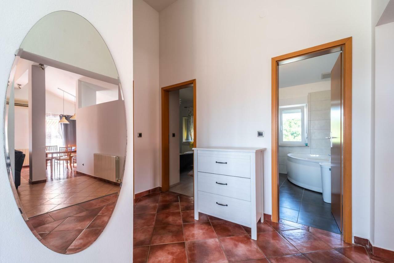 Apartman Debora Sa Privatnim Bazenom Pula Dış mekan fotoğraf