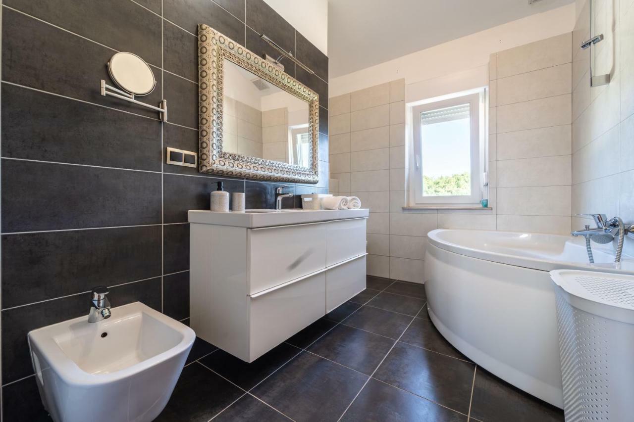 Apartman Debora Sa Privatnim Bazenom Pula Dış mekan fotoğraf